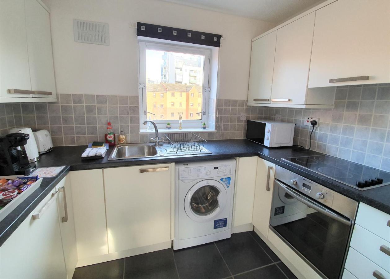 Modern One Bedroom Apt - City Centre & Freeparking Глазго Экстерьер фото
